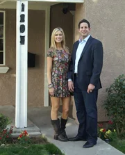 Tarek (r.) und Christina (l.) investieren in ein Haus in Anaheim. Doch ist das Angebot wirklich so gut, wie es zuerst erscheint?