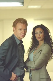 Ein eingespieltes Team: Die Detektive Horatio (David Caruso, l.) und Yelina (Sofia Milos, r.).