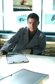 Tim (Rory Cochrane) hat eine schwere Aufgabe vor sich: Er muss gegen Alison ermitteln, die unter einem schweren Verdacht steht ...