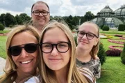 SRF bi de Lüt - Heimweh Familie Wechsler, das sind Vater Daniel (53), Mutter Erika (51) und die beiden Töchter Alizée (16) und Océane (14).