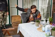 Harald (Torge Oelrich) ist über den Neuzugang im "Camp of Love" so gar nicht glücklich.