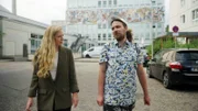 Korrespondentin Maresi Engelmayer mit Paul Messall. Der 27-Jährige hat Haupt- und Realschullehramt studiert. Trotz seiner Qualifikation darf er kein Volksschullehrer werden.