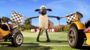 Shaun, das Schaf - Bitzer gibt Gas - Wieder einmal hat Hund Bitzer im Seifenkistenrennen gegen Lexie verloren, die eitle Hündin vom Nachbarhof.