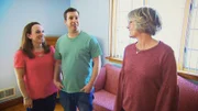 Aimee und Alex wollen ihre enge Stadtwohnung hinter sich lassen und suchen ein Haus in einem Vorort von Boston. Die Maklerin ist Alex’ Mutter, die sich auf die Suche nach einem klassisch-eleganten Haus mit dunklem Parkett macht. Doch die Umbauten decken einige Überraschungen auf, die das Konzept des Paares durcheinander bringen. Geduld ist gefragt!