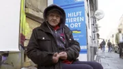 Karin leidet mehr und mehr unter den Folgen ihrer jahrelangen Heroin- und Crackabhängigkeit.