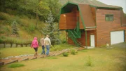 Monica und Nathan wollen sich mit ihrer Hündin in Alaska niederlassen.