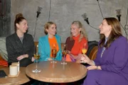 Die Freundinnen (v.l.) Nina (Maria Wedig), Yvonne (Gisa Zach), Maren (Eva Mona Rodekirchen) und Katrin (Ulrike Frank) sind endlich mal wieder vereint und können über alles reden.