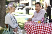 Beide wissen ganz genau, was mit dem Geld der Gemeinde gemacht werden sollte, aber leider wollen Lemon (Jaime King, l.) und George (Scott Porter, r.) nicht das Gleiche ...