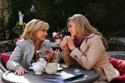 Nicola (Kerstin Gähte, l.); Theresa (Ines Lutz, r.)