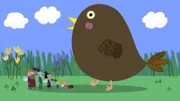Mit etwas Zauberei hat Nanny Plum das Vogeljunge vergrößert, damit es seine Mutter suchen kann.