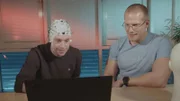 Tobi checkt mit Thomas, wie nervige Kopfschmerzen entstehen und was man dagegen tun kann.