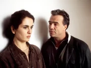 WDR Fernsehen TATORT, "Restrisiko", Regie Claus-Michael Rohne, Buch Peter Zingler. Kommissar Max Ballauf (Klaus J. Behrendt) ist überrascht, daß die Anwältin Ellen Strohmeier (Marie-Lou Sellem) ein Verhältnis mit dem Verdächtigen hat.