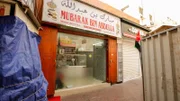 Einige der besten Halwa stammen aus dem Geschäft von „Mubarak Bin Abdullah Omani Halwa“, das sich im Labyrinth des geschäftigen Gold-Souk in Dubai befindet.