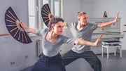Ava (Mia Stieber, li.) und Noah (Philip Rüger) überzeugen mit Kung-Fu im Sportmodul.