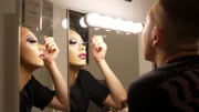Pascal legt als Dragqueen Pamela Power in den Clubs von Olivia Jones auf. Nun möchte er aber mehr und will mit einer eigenen Show in das Programm der Kult-Dragqueen aufgenommen werden.