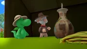Die Drachen-Vase, die Grisu nach Drachenstadt bringen soll, ist größer als er selbst.