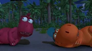 Eine Mutprobe mitten im finsteren Wald. Kokosnuss und Oskar hatten sich das irgendwie netter vorgestellt.