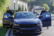 Nachdem McGee (Sean Murray, l.) Gibbs (Mark Harmon, r.) bei einem Undercover-Einsatz das Leben rettet, ist der Alptraum noch lange nicht vorbei. Der wahre Täter ist immer noch auf freiem Fuß ...