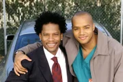Die Turk Brüder: Kevin (D.L. Hughley, l.) und Chris (Donald Faison, r.) ...