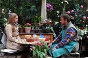 Theresa (Ines Lutz, l.); Hans (Ralph Schicha, r.)
