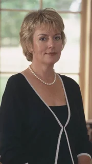 Liz Ryan (Catherine Wilkin)