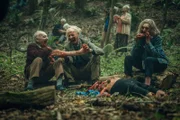 Die Seniorengruppe um Gabe (Garrick Hagon, l.), Frank (Paul Bentall, M.) und Cecily (Sue Johnston, r.) hat sich wieder frisches Menschenfleisch organisiert.