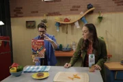 Chaos in der Küche: Christoph und Melli lassen alles fliegen, was ihnen gerade in die Finger kommt.