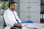 Dr. Matteo Moreau (Mike Adler) denkt über den Fall Natalie Reichelt nach.