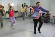 Sue (Eden Sher, l.); Brad (Brock Ciarlelli, r.)