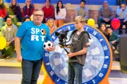 Tobias (r.) ist heute im Einsatz als Kamerakind bei "1, 2 oder 3".