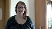 Jenny wünscht sich schon lange eine Veränderung im Leben. Ein Fan hat der 33-Jährigen Extensions bezahlt. Wird sich Jenny gefallen?; Jenny wünscht sich schon lange eine Veränderung im Leben. Ein Fan hat der 33-Jährigen Extensions bezahlt. Wird sich Jenny gefallen?