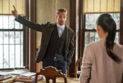 Gemeinsam versuchen sie einen Mörder zu finden: Sherlock Holmes (Jonny Lee Miller, l.) und Joan Watson (Lucy Liu, r.) ...