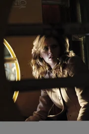 Eine ganze Mafiagang ist hinter ihnen her und in letzter Sekunde kann sich Kate Beckett in einen Keller flüchten ...