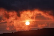 Dramatischer Sonnenuntergang.