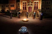 (v.l.) Verräterin Anna-Carina Woitschack, Loyaler Friedrich Liechtenstein, Moderatorin Sonja Zietlow, Verräter Vincent Gross, Loyale Mariella Ahrens