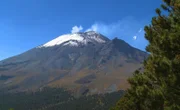 Der Popocatepetl. Nur 70 Kilometer von Mexiko City entfernt, leben fast 25 Millionen Menschen im Umfeld des Vulkans. Kein anderer Vulkan gefährdet am gesamten Pazifischen Feuerring mehr Menschen.