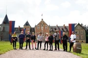 Folge 4: Mission "Weinfässer" - Die Spieler müssen als Team Weinfässer mit unterschiedlichem Silberbarrenwert über unterschiedliche Hindernisse zu einem Weingut befördern. (v.l.) Irina Schlauch, Friedrich Liechtenstein, Vincent Gross, Anna-Carina Woitschack, Mariella Ahrens, Ulrike von der Groeben, Sabrina Setlur, Jalil, Claude-Oliver Rudolph, Pascal Hens