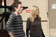 Dennis Reynolds (Glenn Howerton, l.); Dee Reynolds (Kaitlin Olson, r.)
