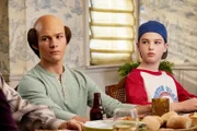 Georgie Cooper (Montana Jordan, l.); Sheldon Cooper (Iain Armitage, r.)