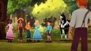 Tom will seinen Freunden mit dem Pferd zum Jahrmarkt reiten.