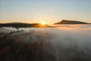 Wilde Schweiz 2 Der Waadtländer Jura Sonnenaufgang im Valée de Joux