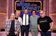 ARD PROGRAMMDIREKTION Wer weiß denn sowas? Folge 1248 - Werner Schulze-Erdel und Jörg Draeger Moderator Kai Pflaume (M.) und seine Rateteam-Kapitäne Bernhard Hoëcker (l.) und Elton (r.) begrüßen in dieser Sendung den Moderator und Schauspieler Werner Schulze-Erdel (2.v.l.) und den Fernsehmoderator Jörg Draeger (2.v.r.).
