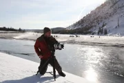 Andreas Kieling im Yellowstone Nationalpark. Überall brodelt es aus unzähligen Geysiren und geothermalen Quellen.