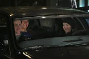 Sind der Meinung, Barney und Robin auseinanderbringen zu müssen, da sie sich von morgens bis abends streiten: Ted (Josh Radnor, M.), Marshall (Jason Segel, l.) und Lily (Alyson Hannigan, r.) ....
