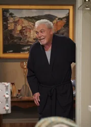 Joe (Stacy Keach)