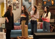 (v.l.n.r.) Andi Burns (Liza Snyder); Kate Burns (Grace Kaufman); Lola (Eden Rose Ginsberg); Sabrina (Lisa Yamada)