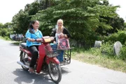 Auf der Suche nach verschwundenen Menschen: Julia Leischik (r.) ...