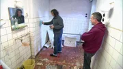 Auf Helge (li.) und dessen Kumpel Titus (re.) wartet noch viel Arbeit..