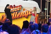 „Bierfluencerin“ Verena Angermeier, bekannt durch ein virales TikTok-Video, fordert Bülent zu einem spannenden Bier-Contest heraus.
