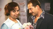 Frank (Stefan Krause) macht Gisi (Franziska Traub) den Hof. Wird Rita Gisis neue Bekanntschaft ausnahmsweise mal nett finden?